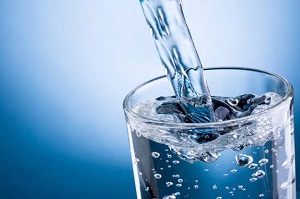 Acqua, l’82,7% degli italiani beve quella del rubinetto